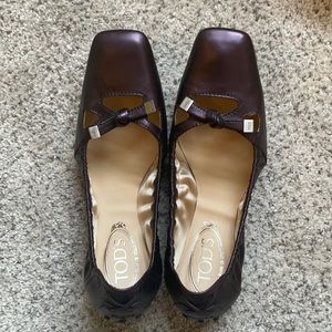 Tods size 8 Degas tie front flats in eggplant.
